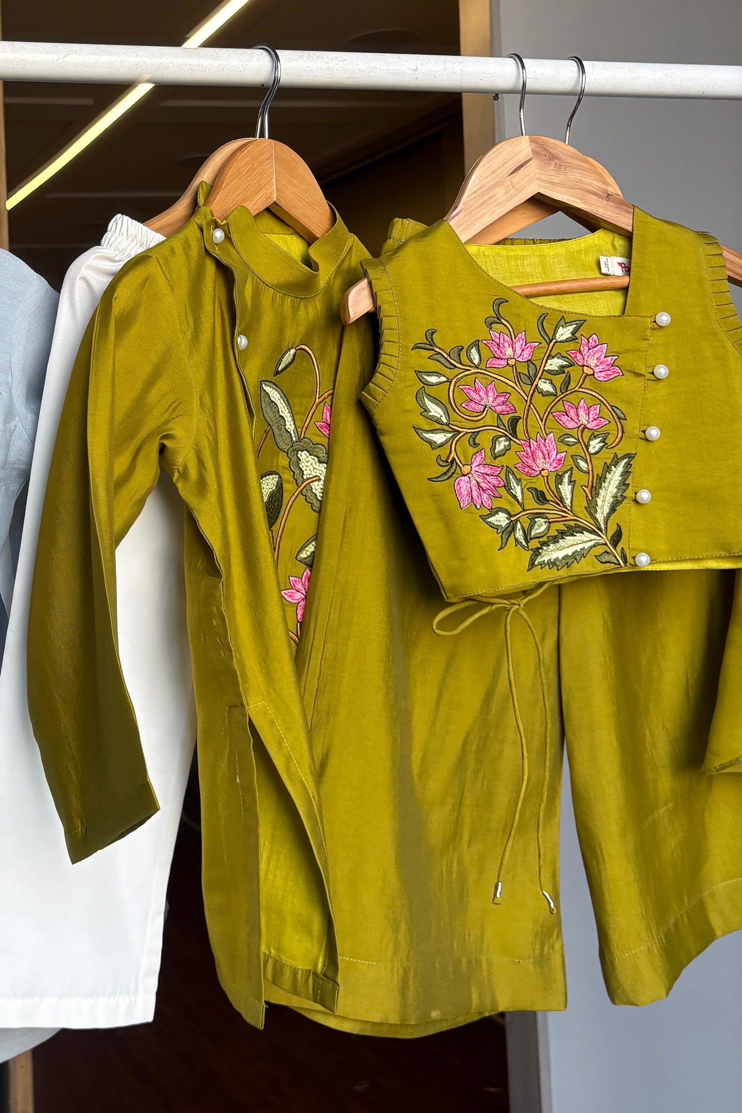 Olive Green Floral Thread Embroidery Kurta Set