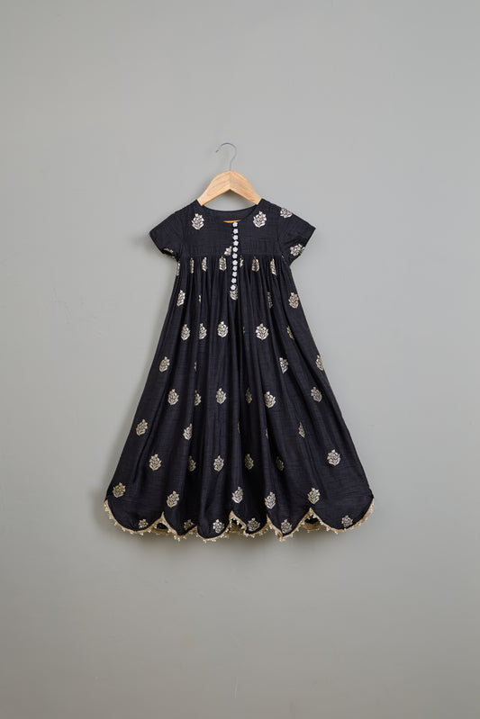 Embroidered Black Scalloped Hem Kurti