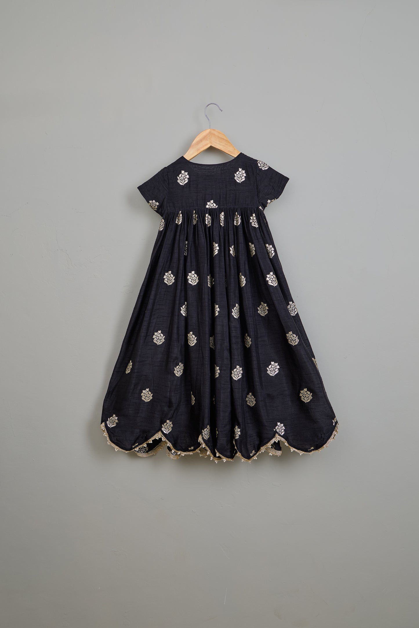 Embroidered Black Scalloped Hem Kurti