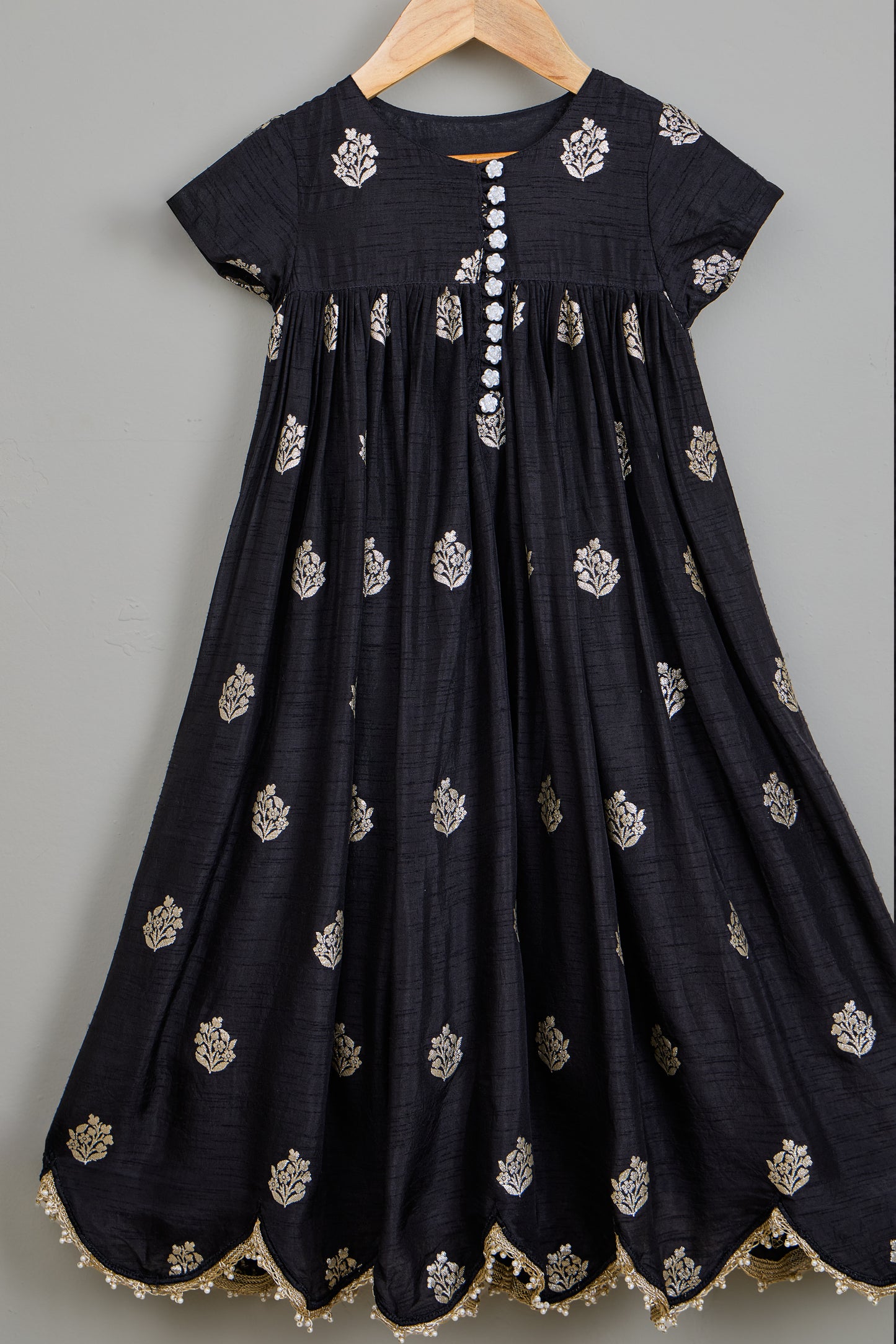 Embroidered Black Scalloped Hem Kurti