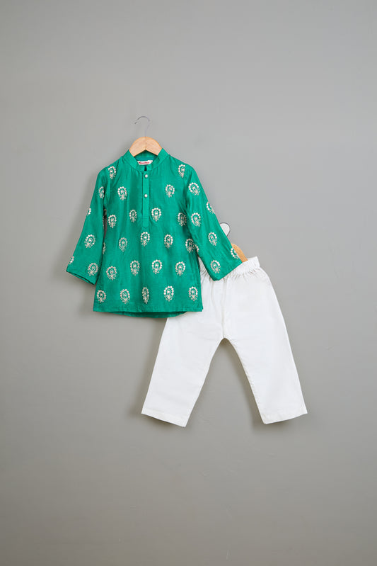 Green Embroidered Kurta And Pyjama