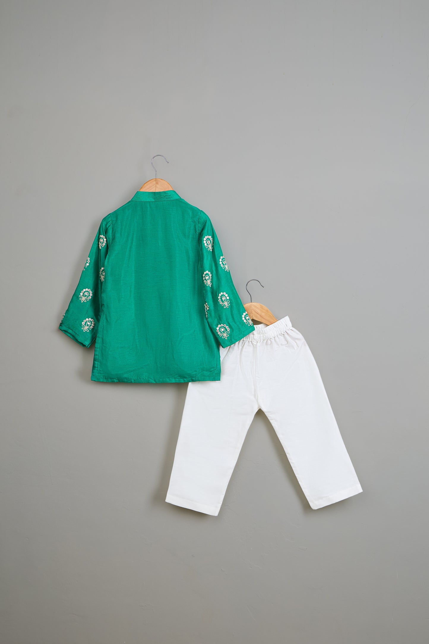 Green Embroidered Kurta And Pyjama