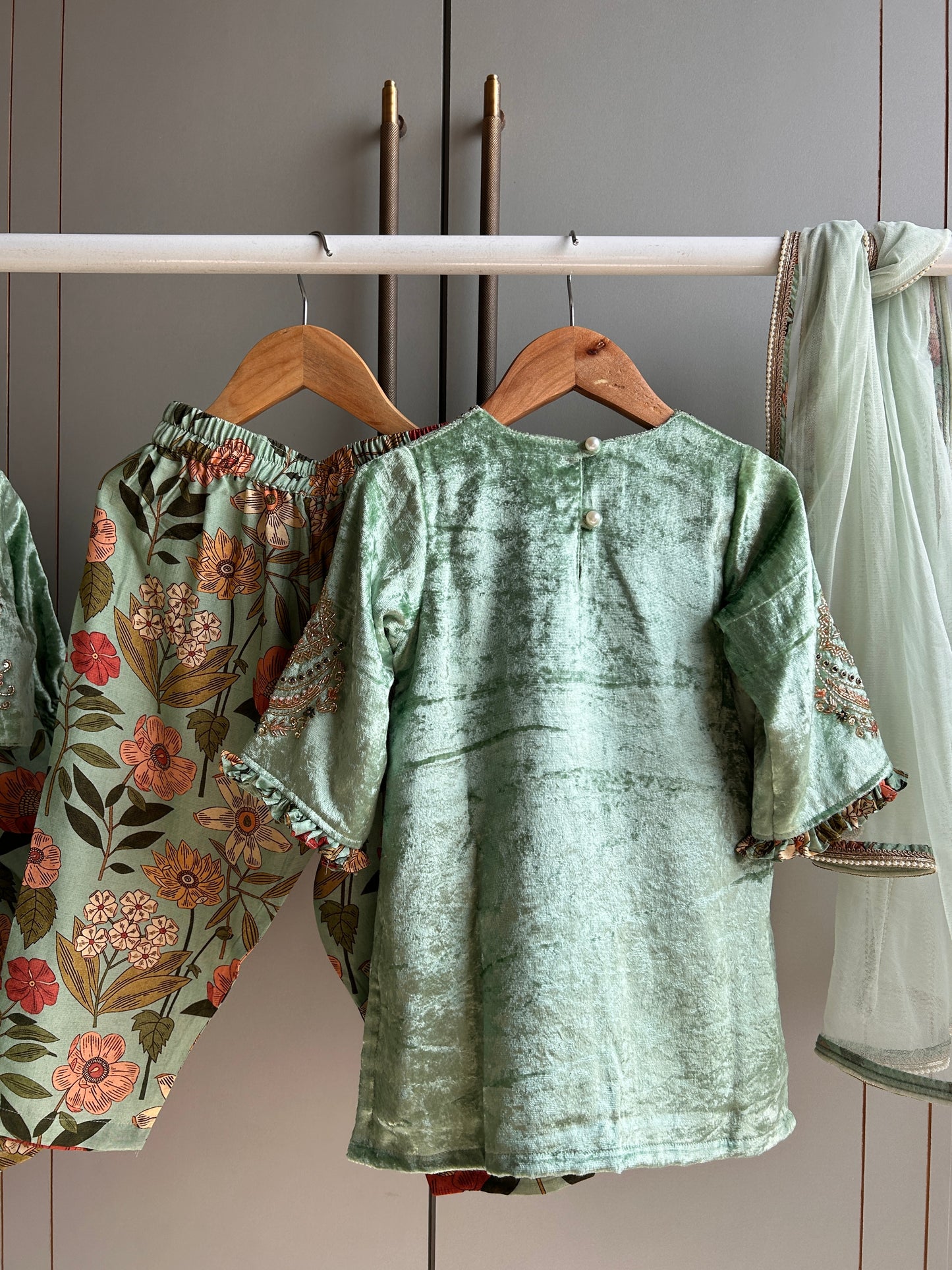 Daneen Mint Green Velvet Kurta