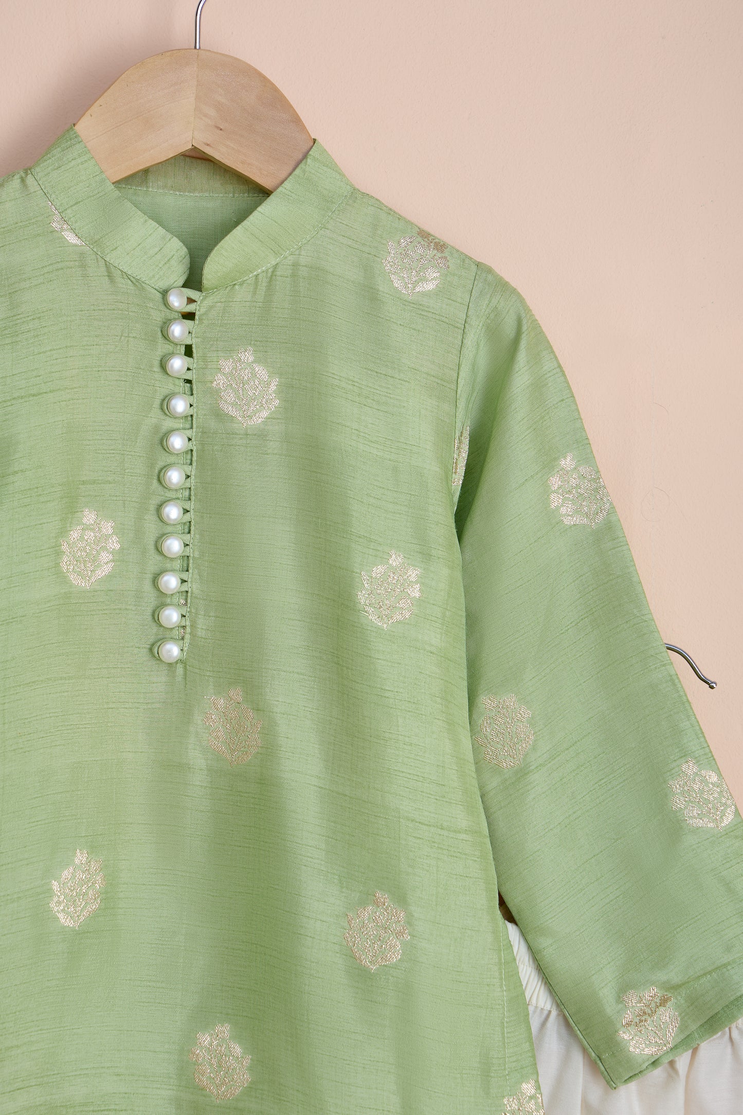 Sarai Brocade Pista Kurta And Pyjama